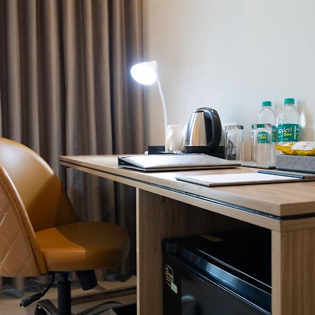 Hometel Alambagh Lucknow - A Sarovar Hotel Bagian luar foto