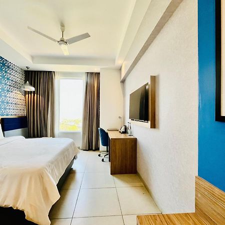 Hometel Alambagh Lucknow - A Sarovar Hotel Bagian luar foto