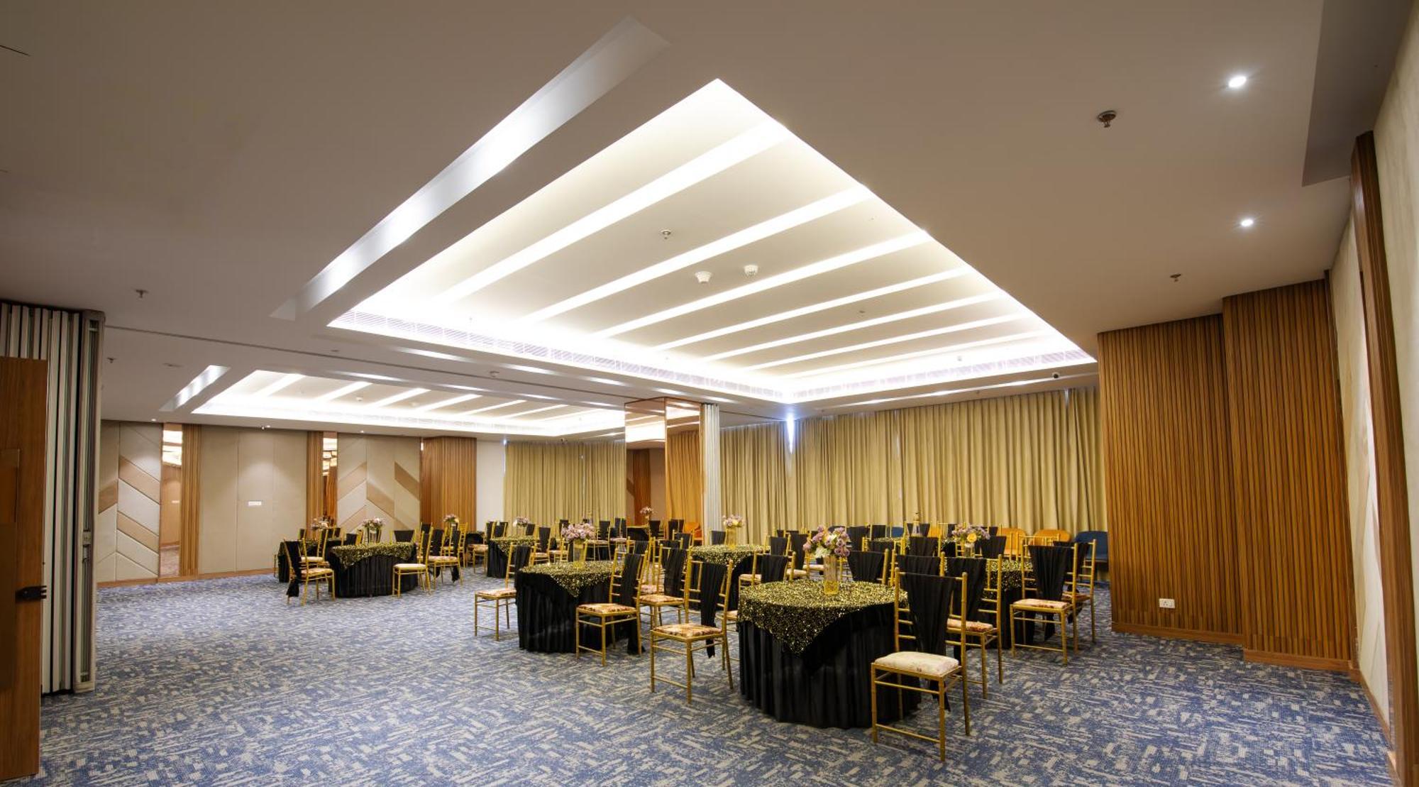 Hometel Alambagh Lucknow - A Sarovar Hotel Bagian luar foto
