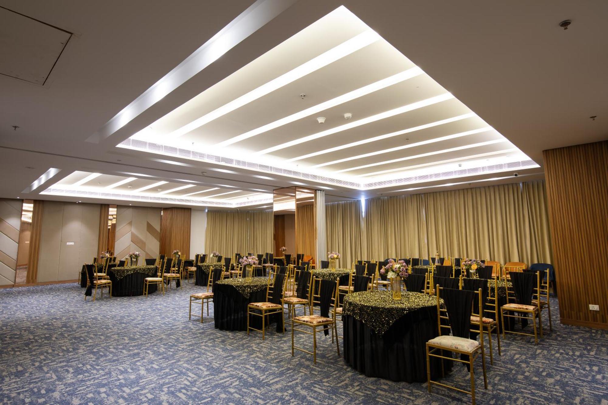 Hometel Alambagh Lucknow - A Sarovar Hotel Bagian luar foto