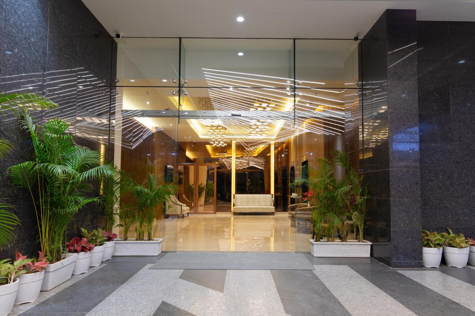 Hometel Alambagh Lucknow - A Sarovar Hotel Bagian luar foto