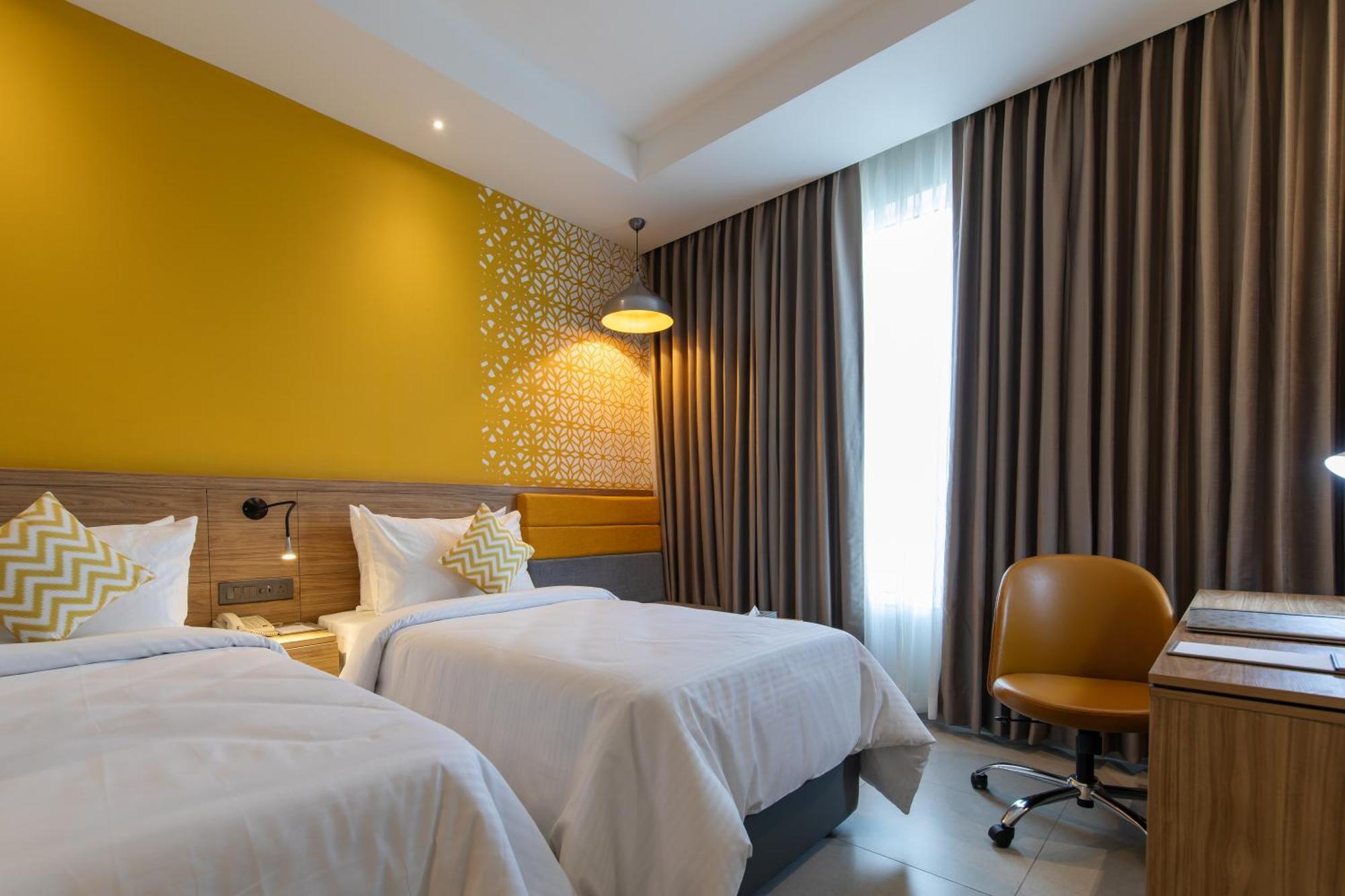 Hometel Alambagh Lucknow - A Sarovar Hotel Bagian luar foto