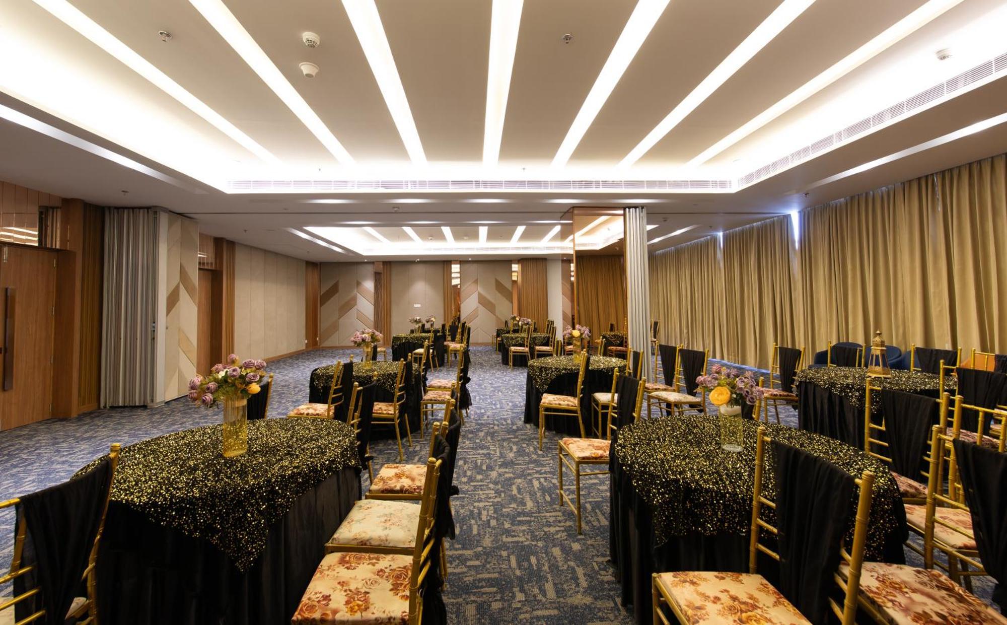 Hometel Alambagh Lucknow - A Sarovar Hotel Bagian luar foto