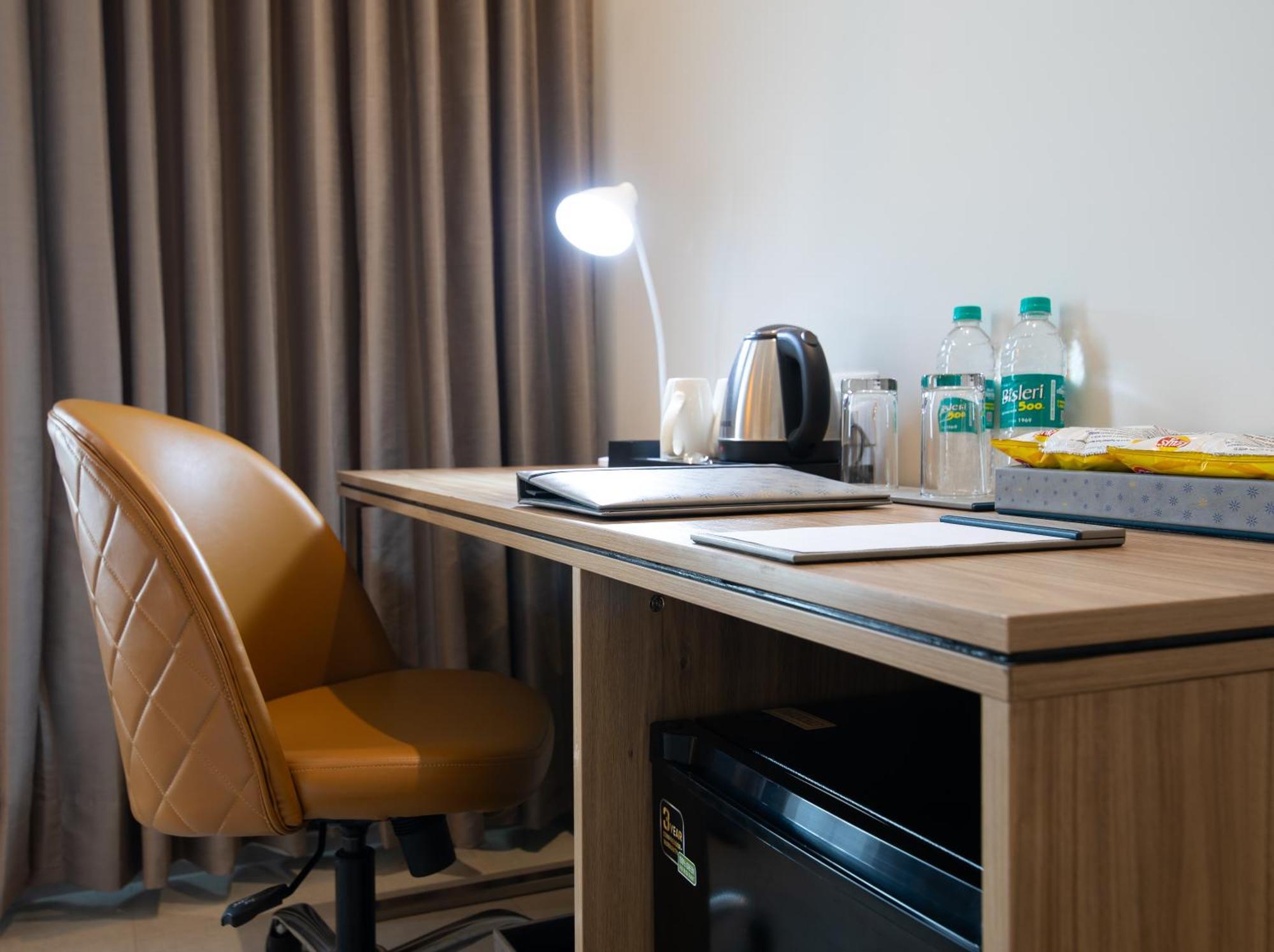 Hometel Alambagh Lucknow - A Sarovar Hotel Bagian luar foto