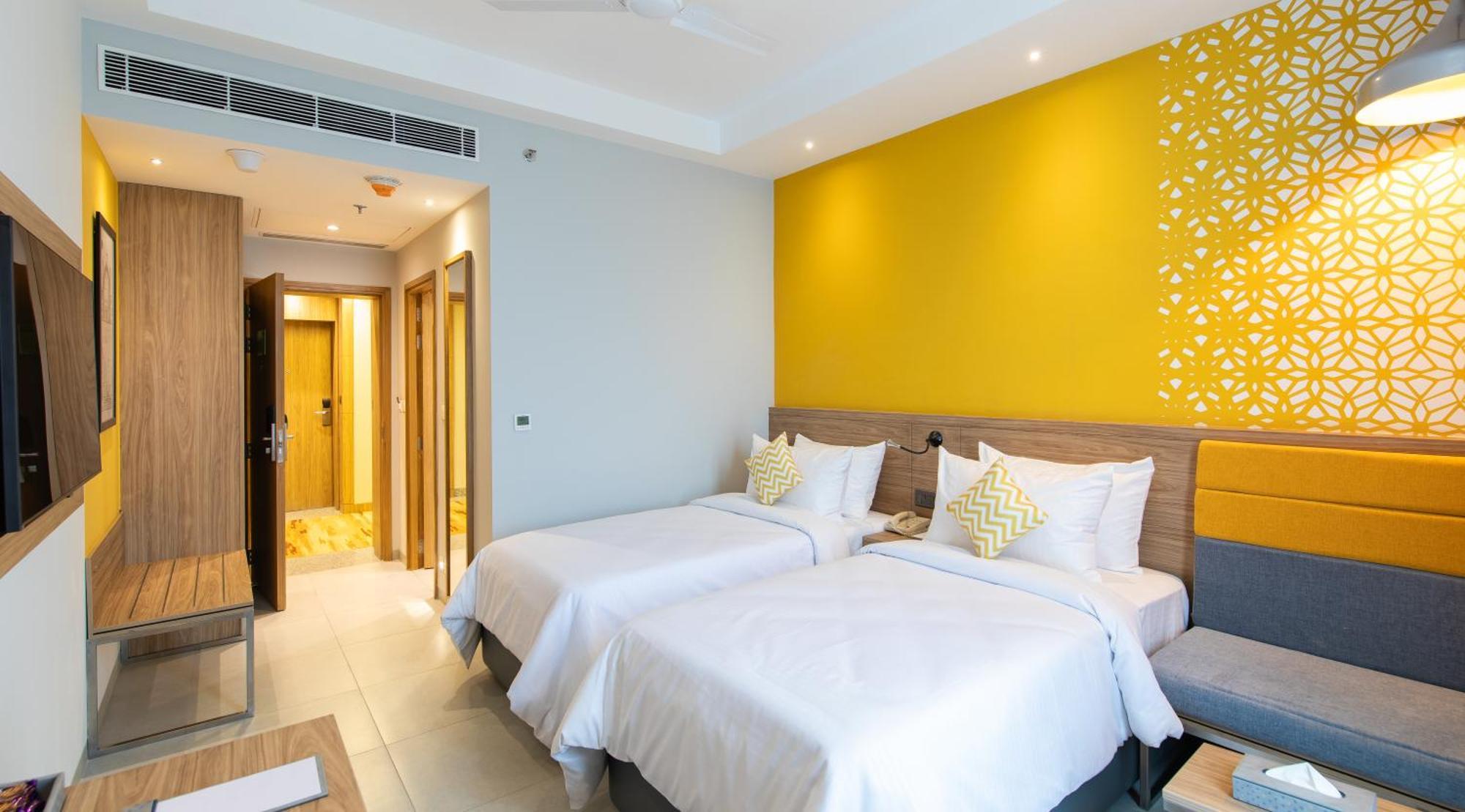 Hometel Alambagh Lucknow - A Sarovar Hotel Bagian luar foto