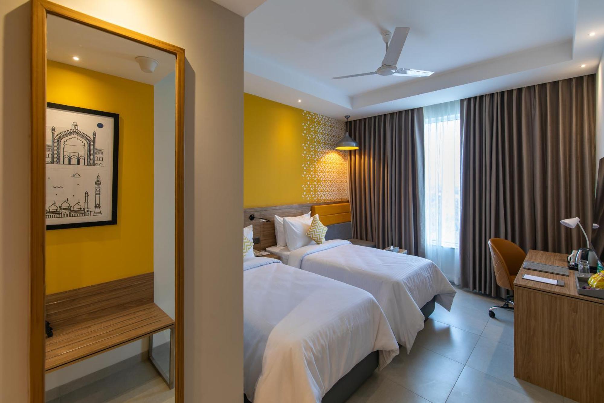 Hometel Alambagh Lucknow - A Sarovar Hotel Bagian luar foto