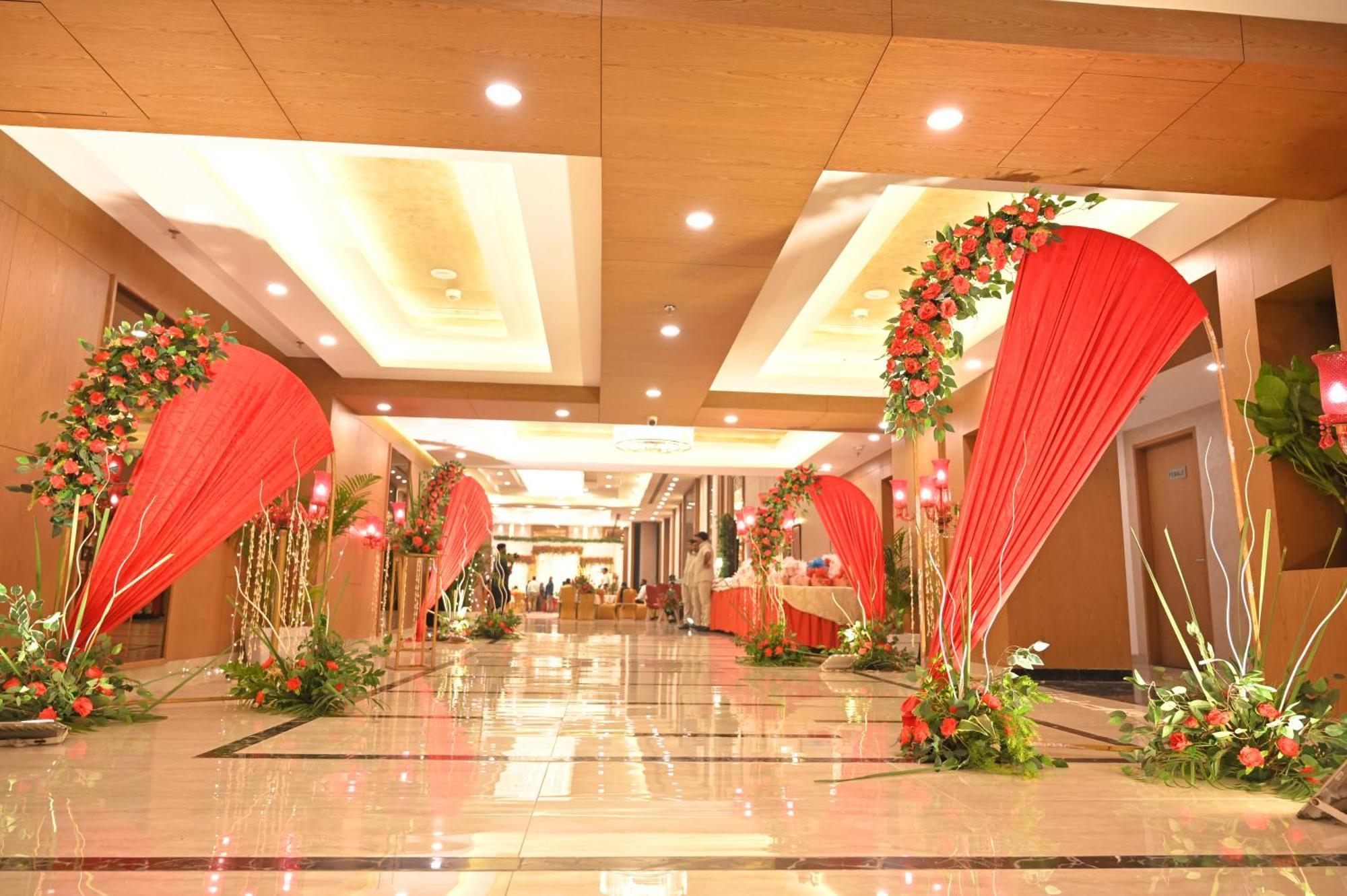 Hometel Alambagh Lucknow - A Sarovar Hotel Bagian luar foto