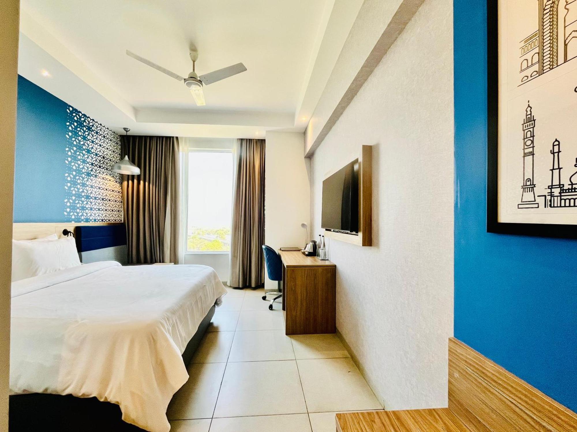 Hometel Alambagh Lucknow - A Sarovar Hotel Bagian luar foto