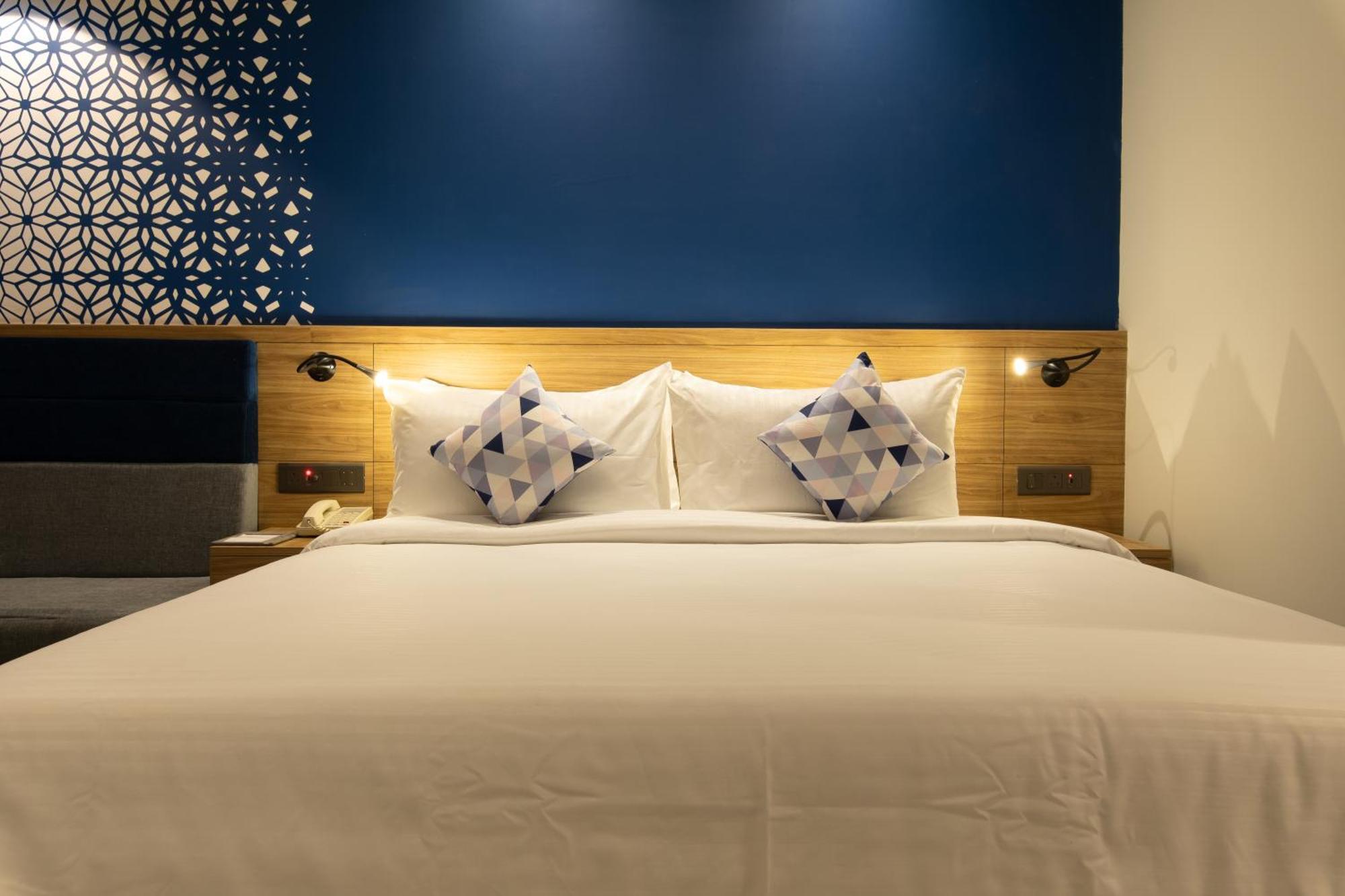 Hometel Alambagh Lucknow - A Sarovar Hotel Bagian luar foto