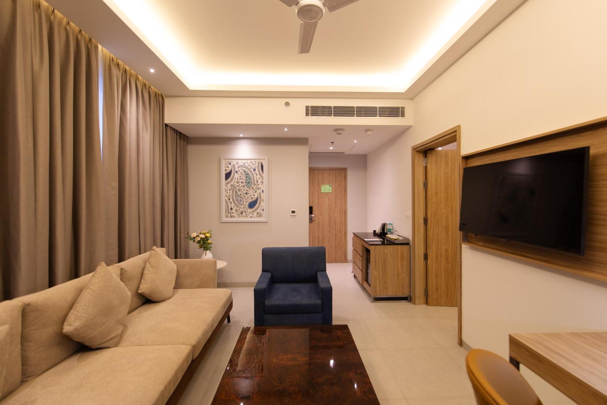 Hometel Alambagh Lucknow - A Sarovar Hotel Bagian luar foto