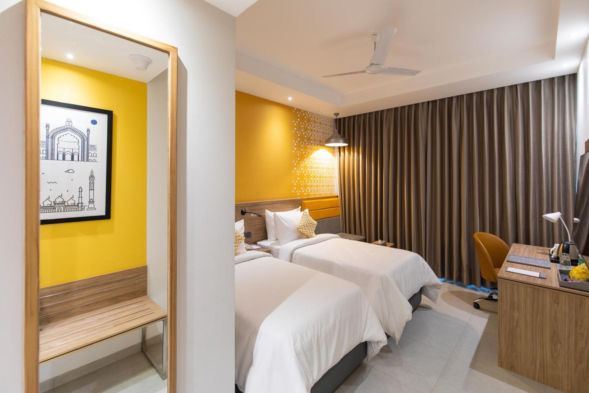 Hometel Alambagh Lucknow - A Sarovar Hotel Bagian luar foto