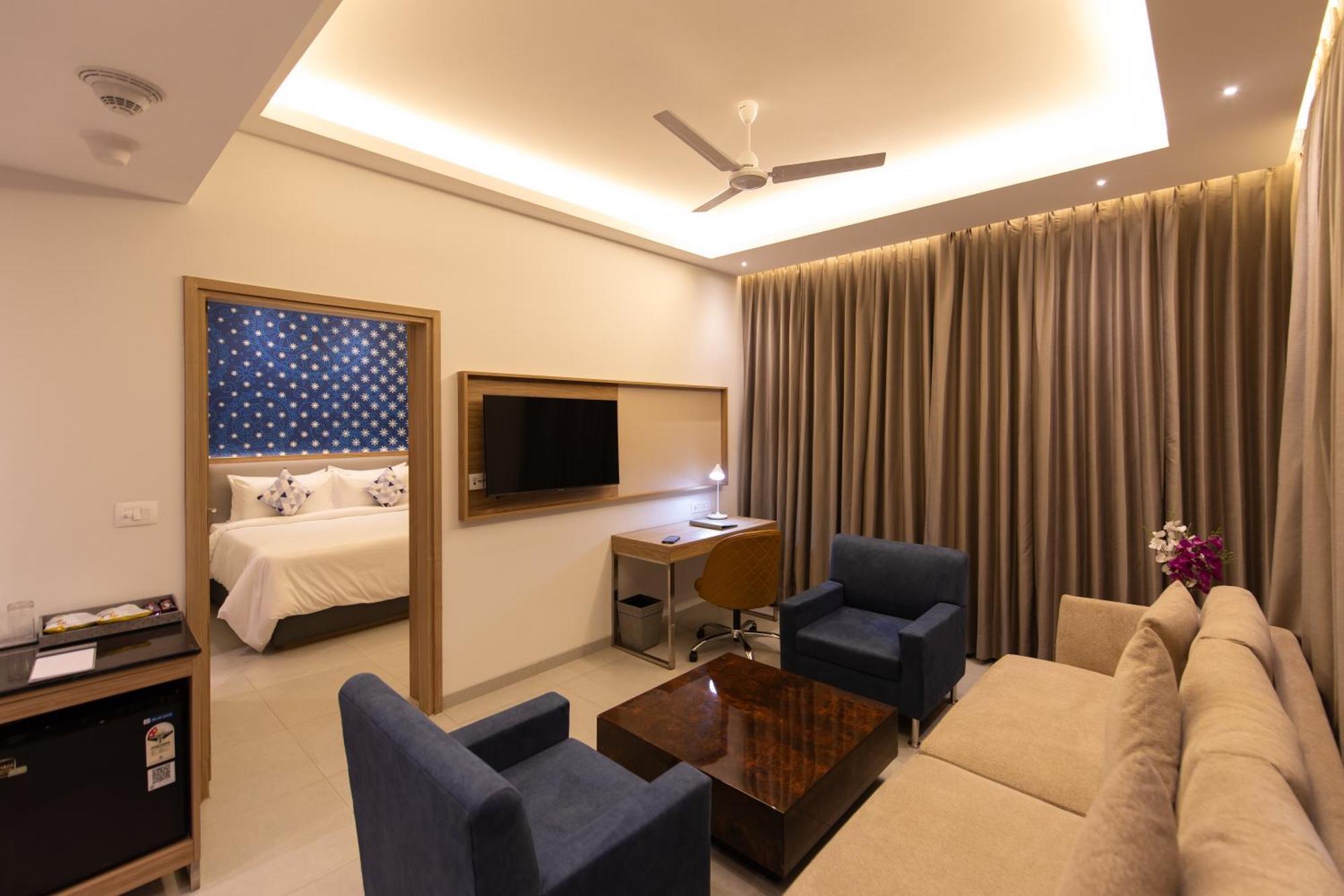 Hometel Alambagh Lucknow - A Sarovar Hotel Bagian luar foto