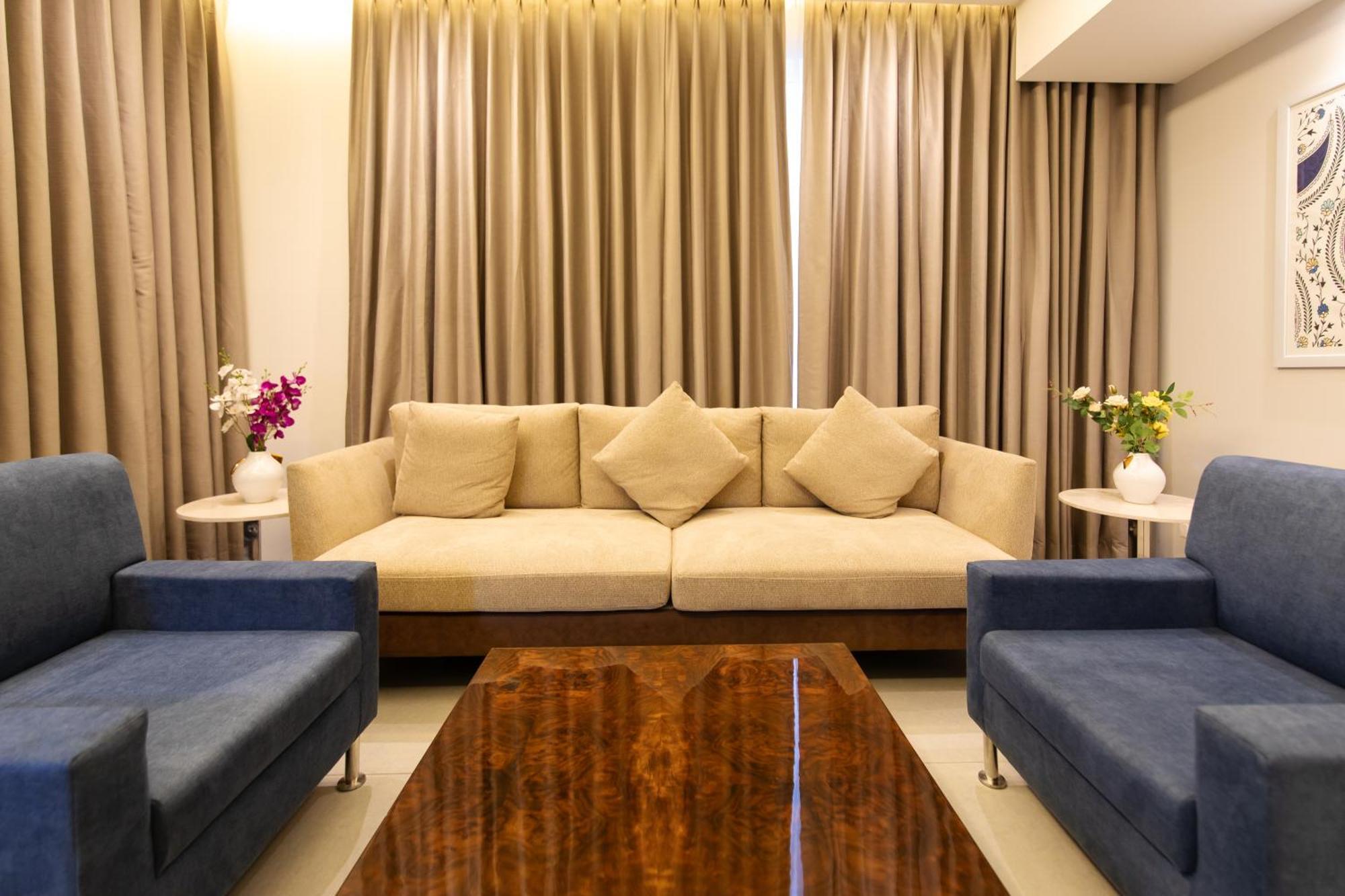 Hometel Alambagh Lucknow - A Sarovar Hotel Bagian luar foto